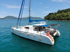 Catamaran Guina na praia do Flamengo